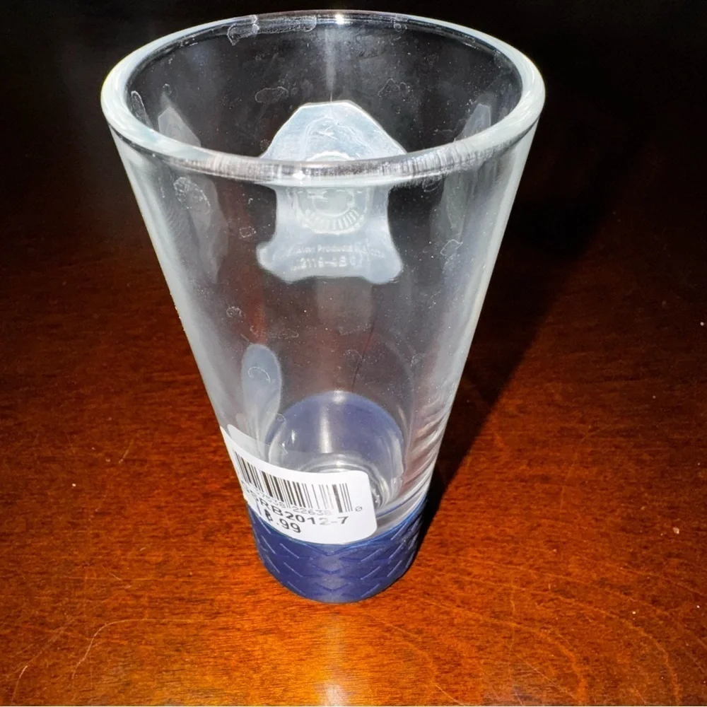 MLB New York Yankees Collectors Shot Glass 4 Oz. With Blue Silicone Base
